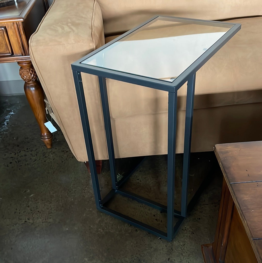 Laptop stand