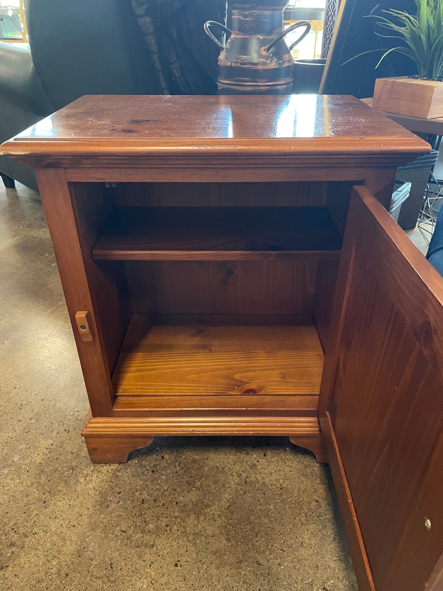 Pine End Table with black knob