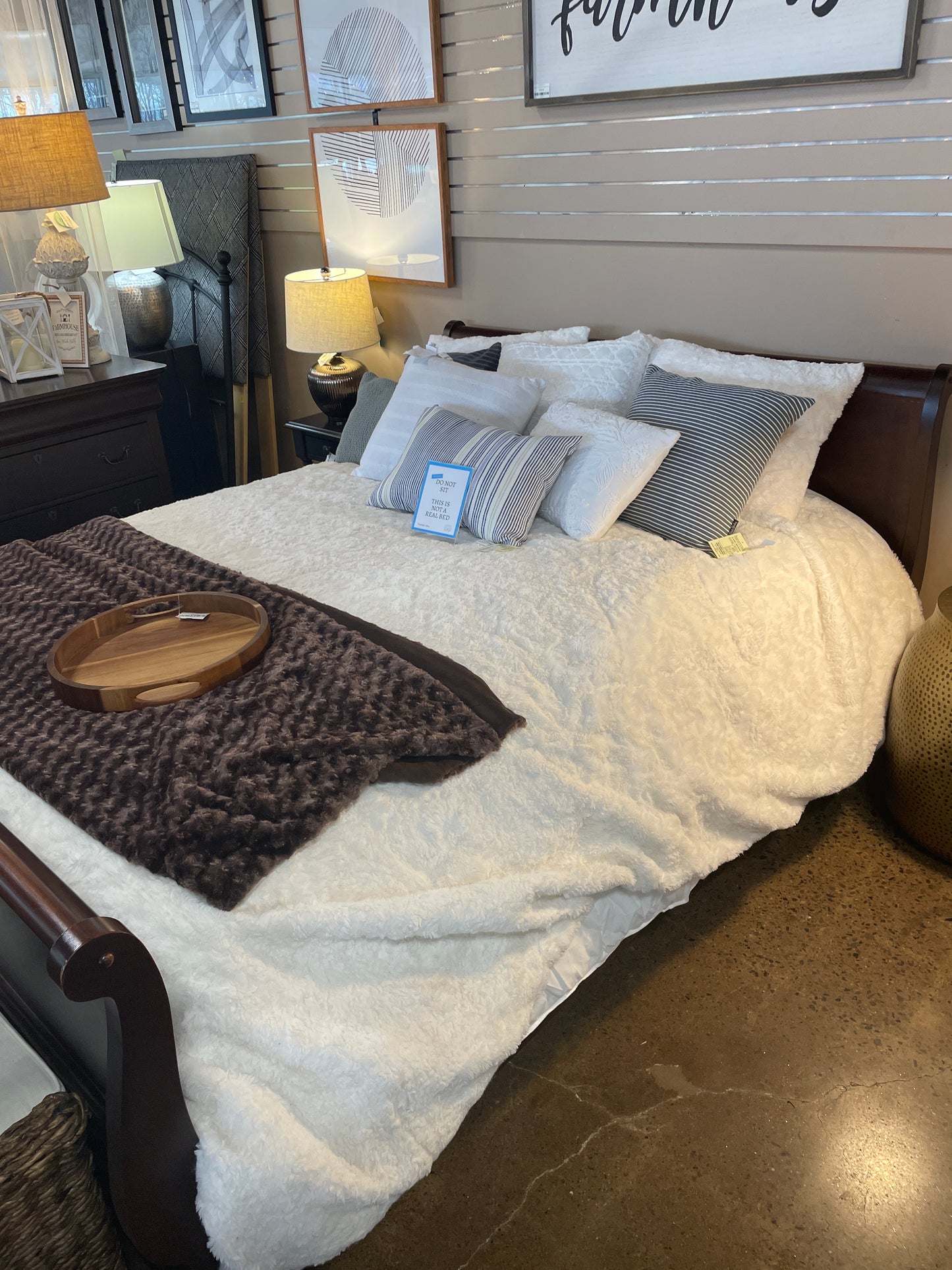 Bassett Queen Sleigh Bed and 6 Drawer Dresser