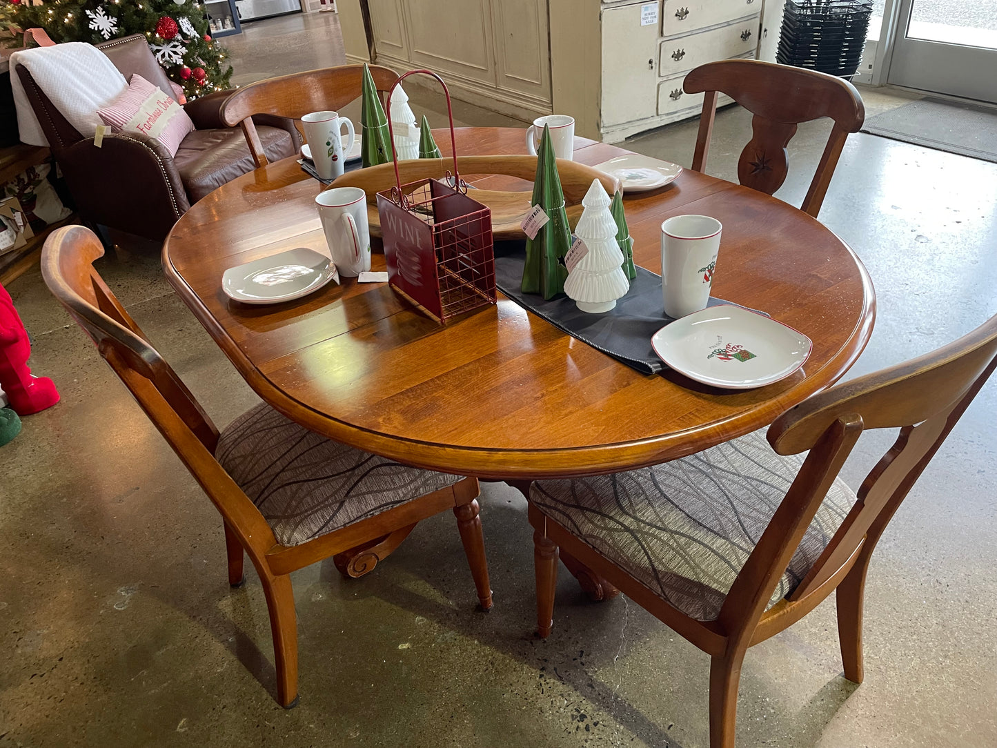 Round Kitchen Table and Chairs with Leaf