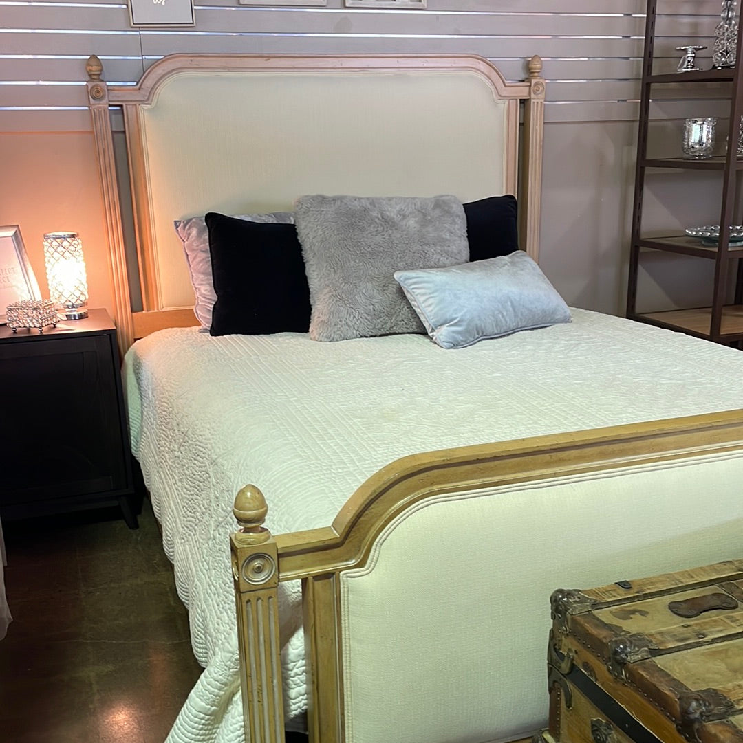 Alessandra Queen Bed