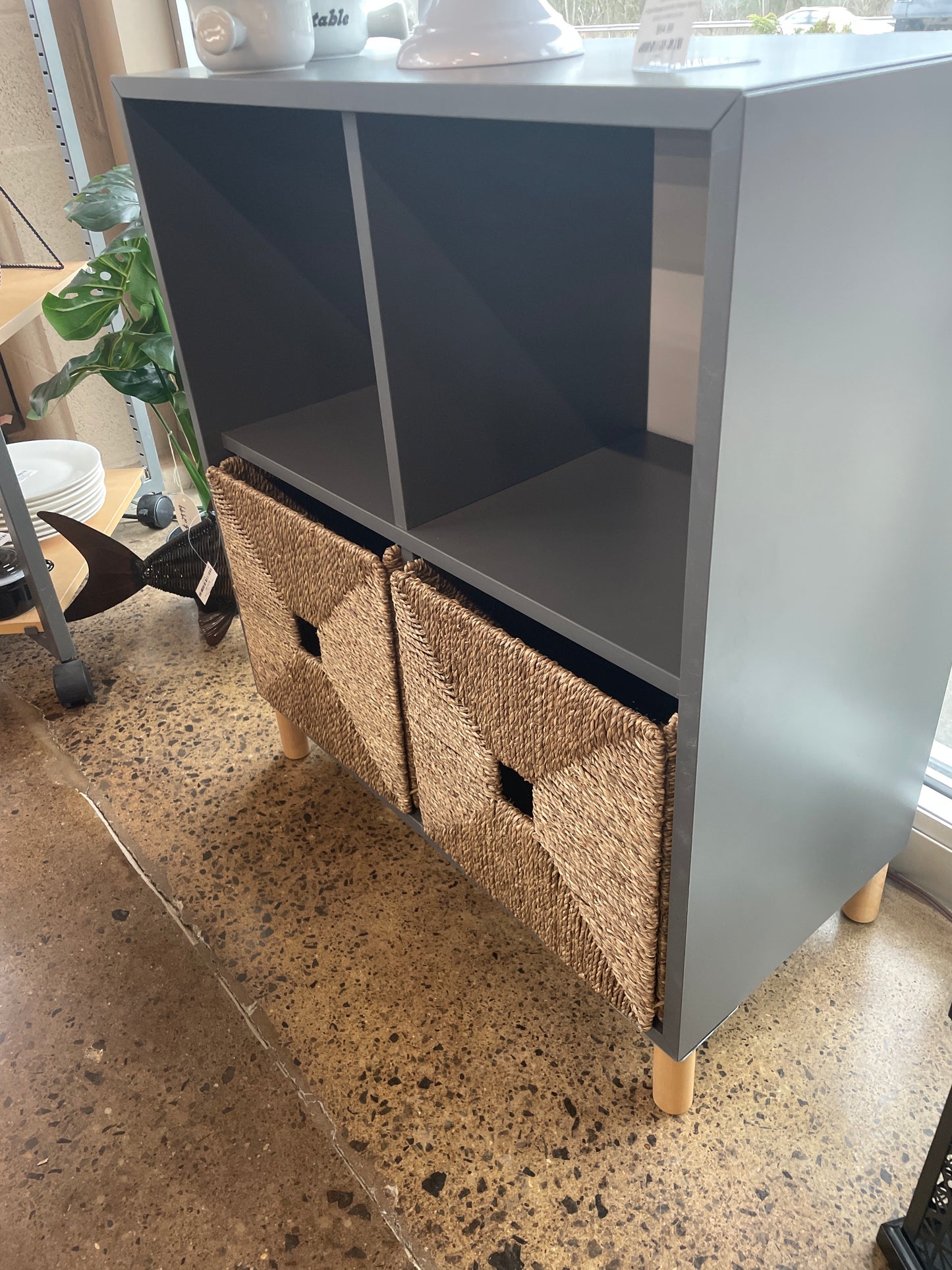 4 Cube Storage Unit with 2 Wicker Baskets