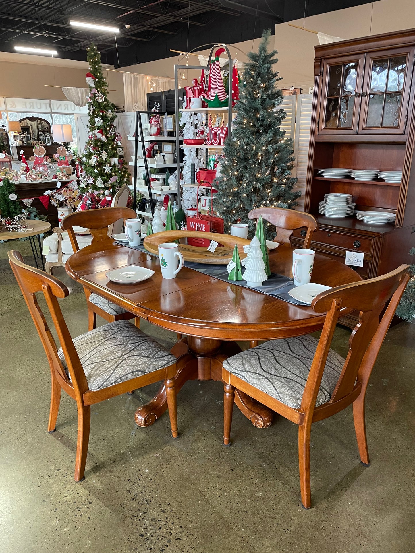Round Kitchen Table and Chairs with Leaf