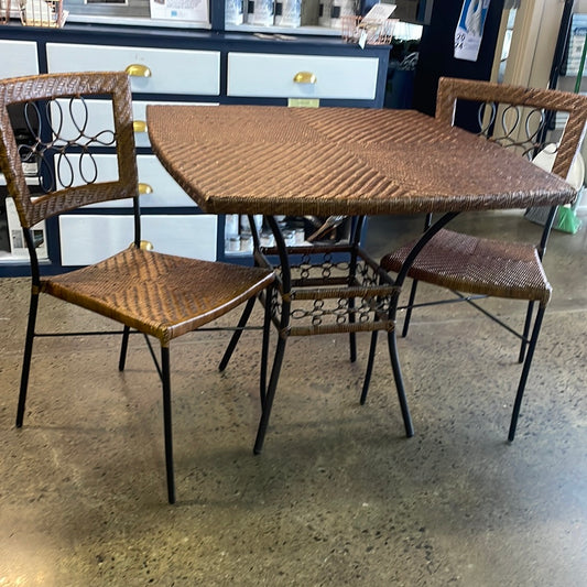 Wicker table with 2 chairs