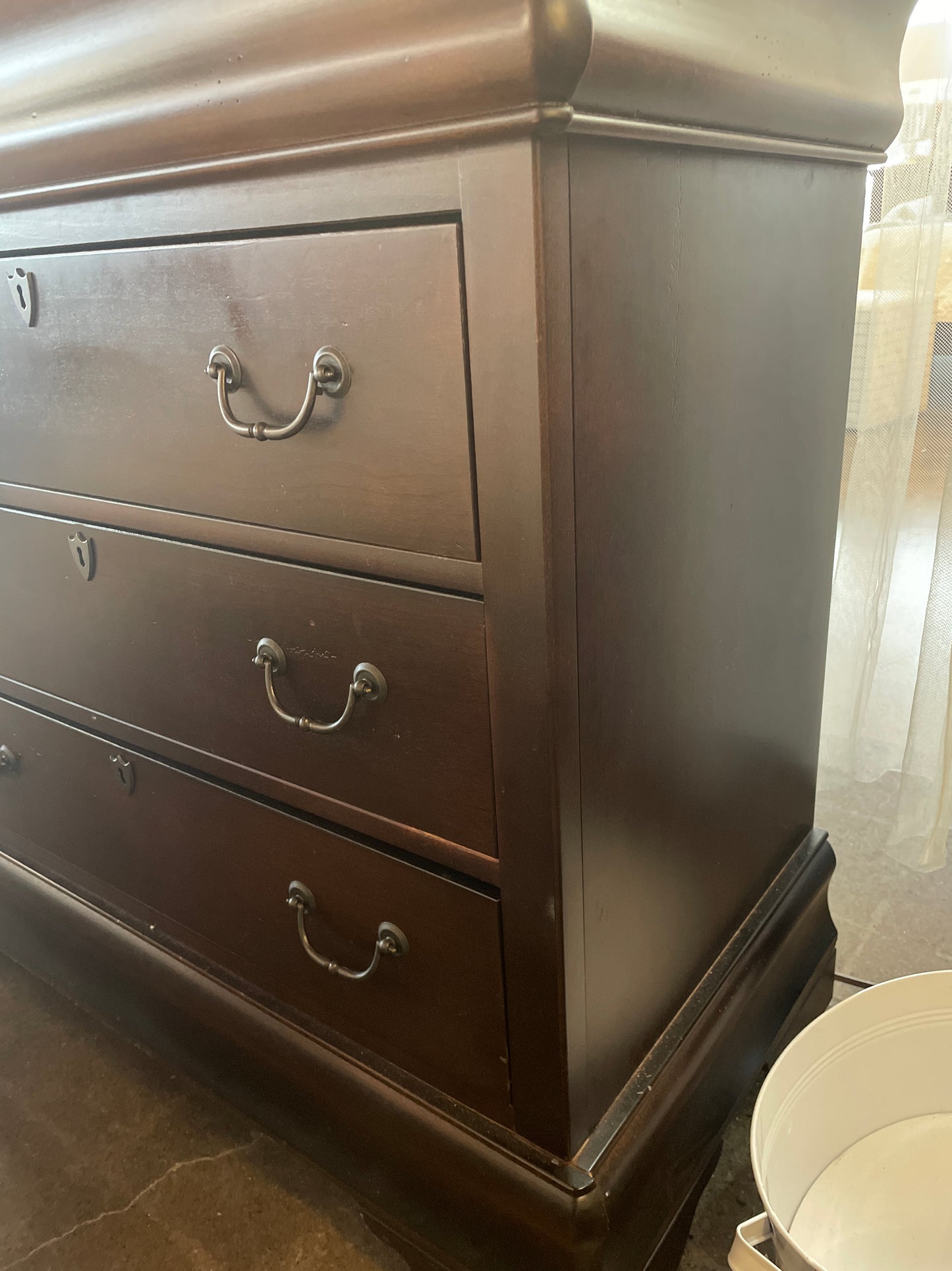 Bassett Queen Sleigh Bed and 6 Drawer Dresser
