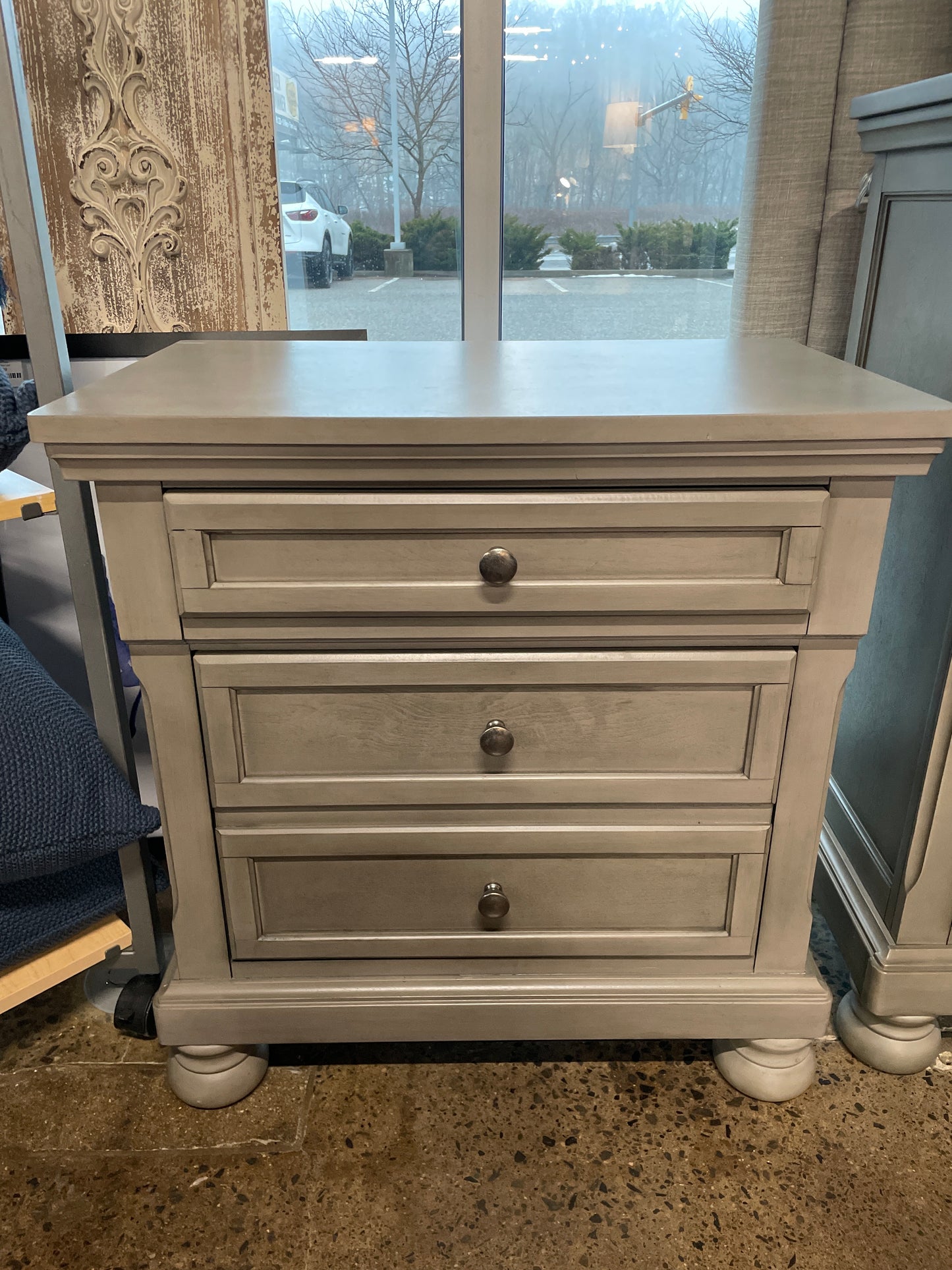 7 Drawer Dresser w/ 2 nightstands-MODEL HOME
