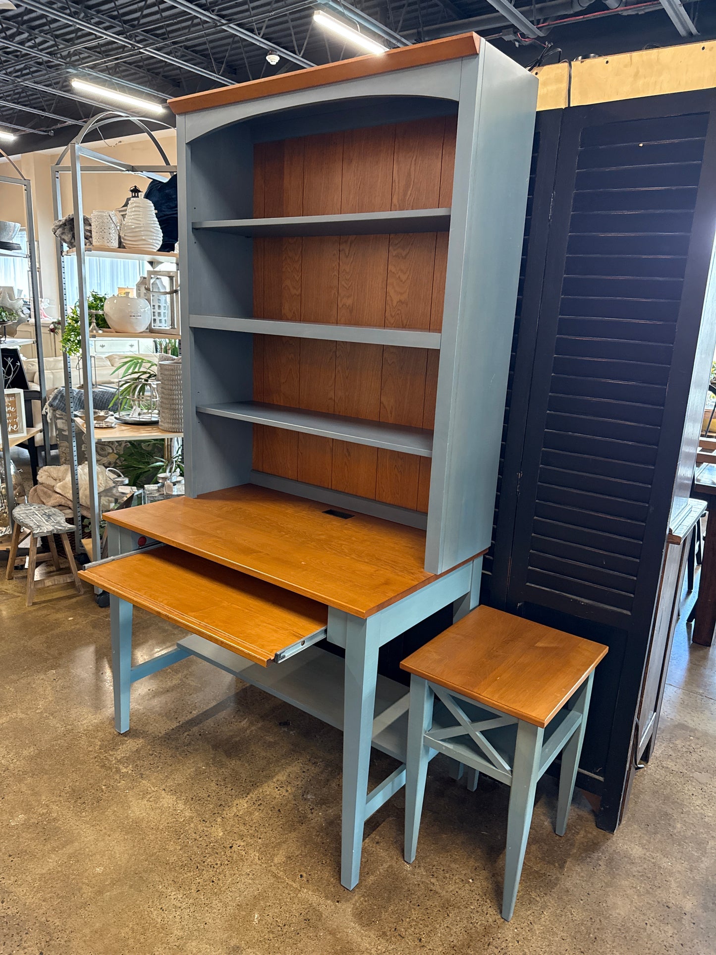 Desk with top shelves