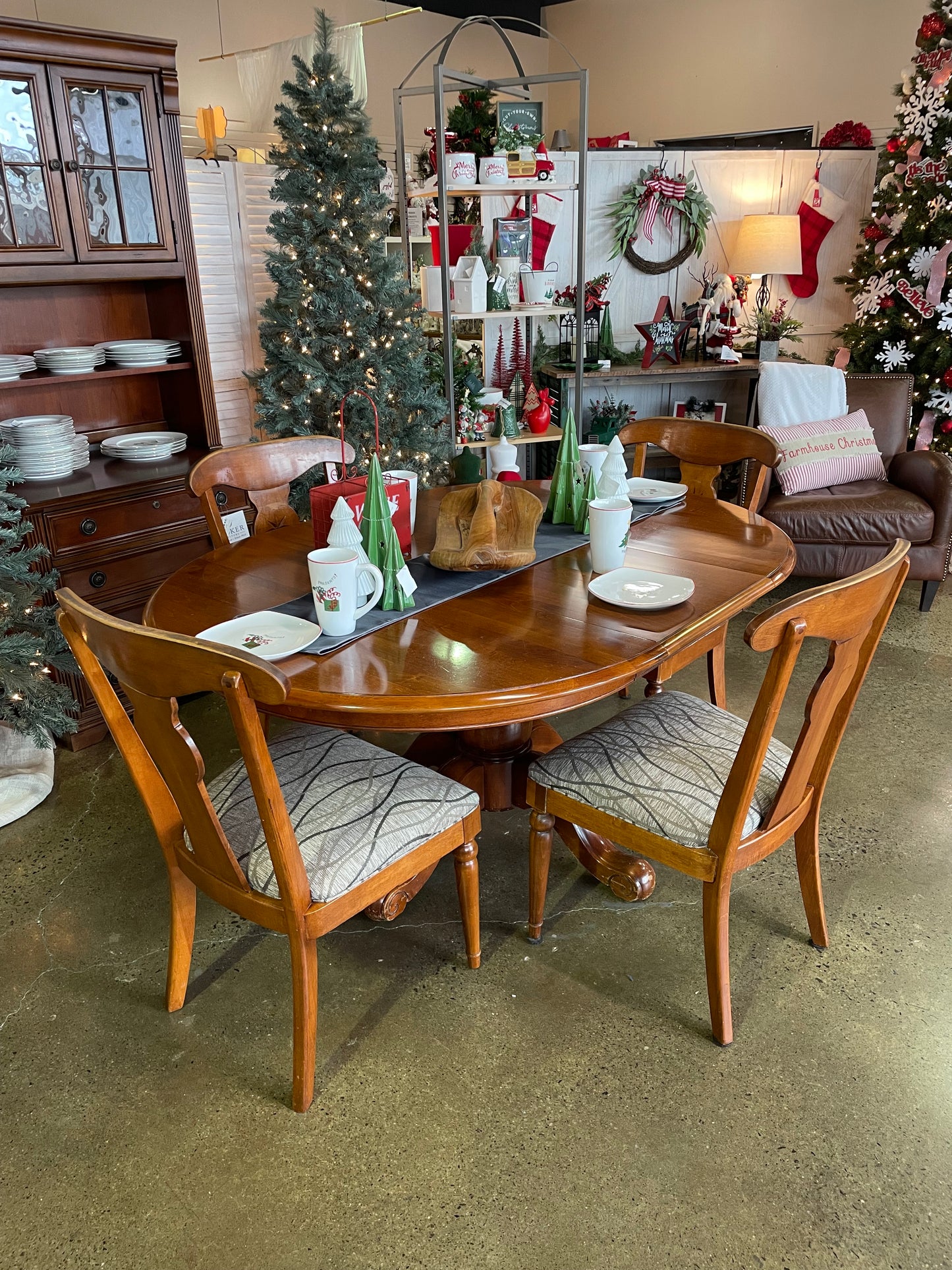 Round Kitchen Table and Chairs with Leaf