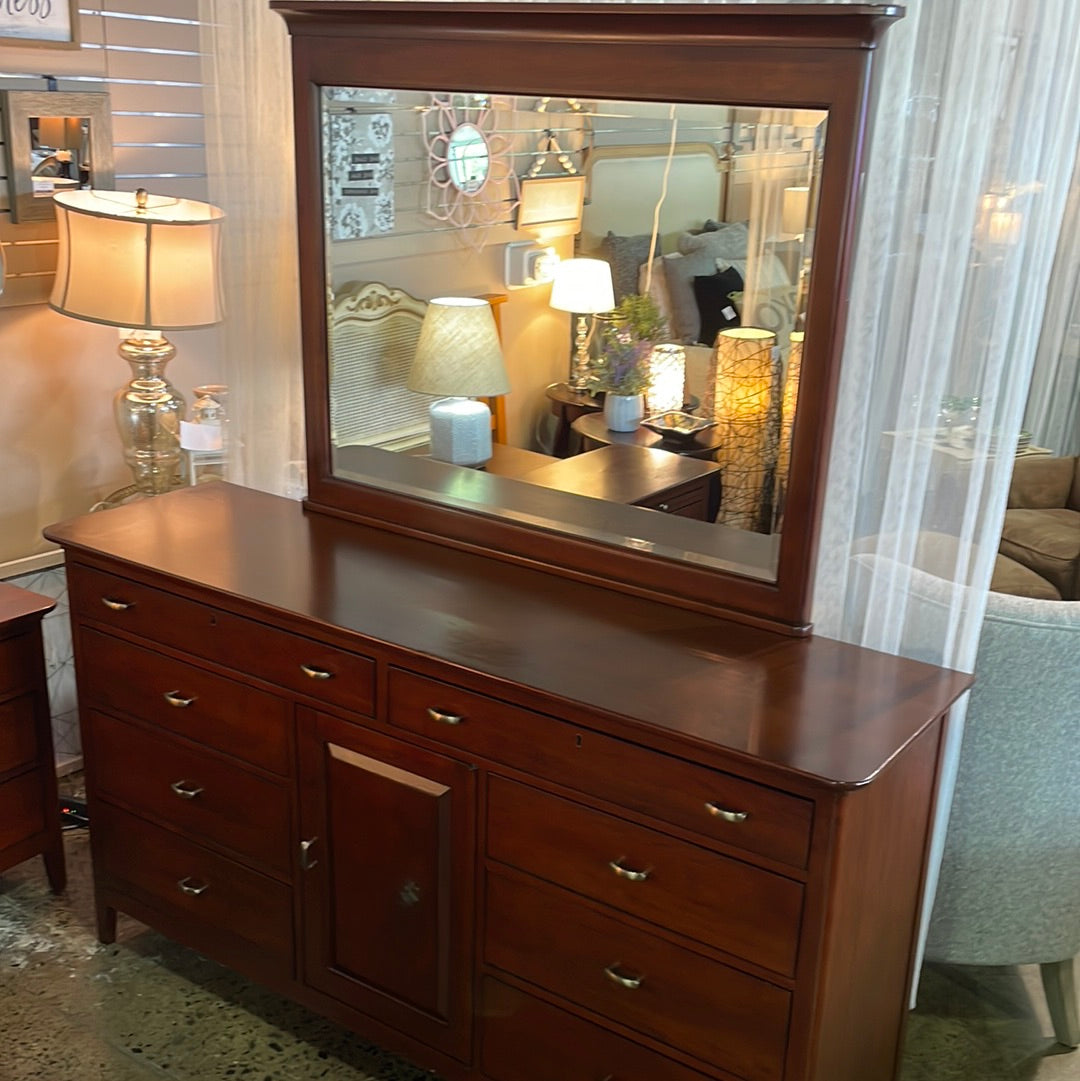 Kincaid dressed w/ mirror