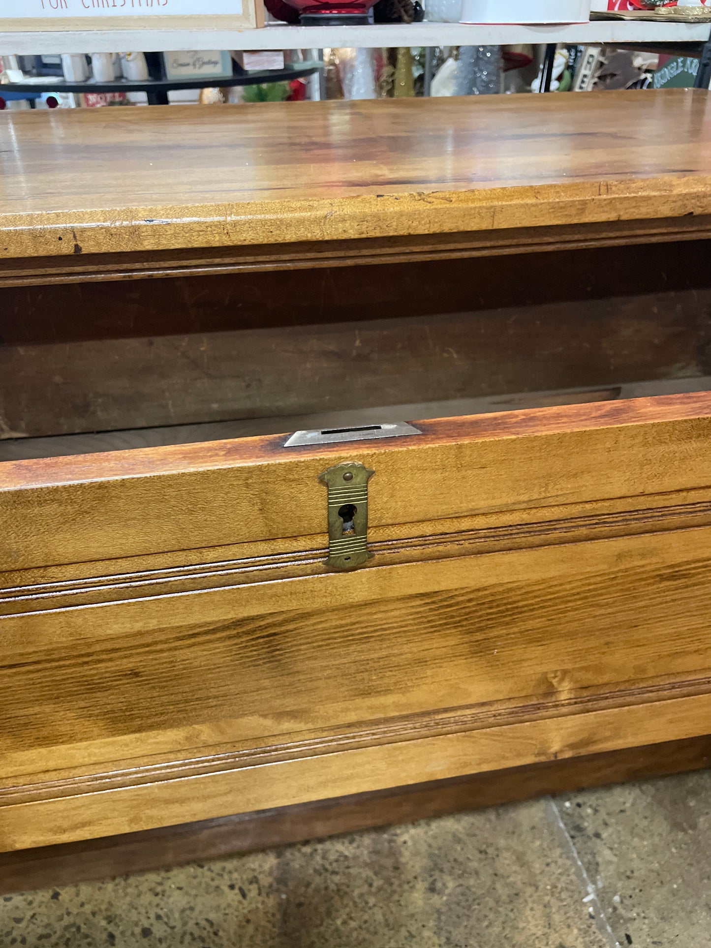 Chest of drawers