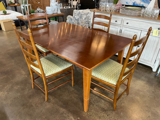 Stanley Dining Set w/4 Chairs & 2 Leaves