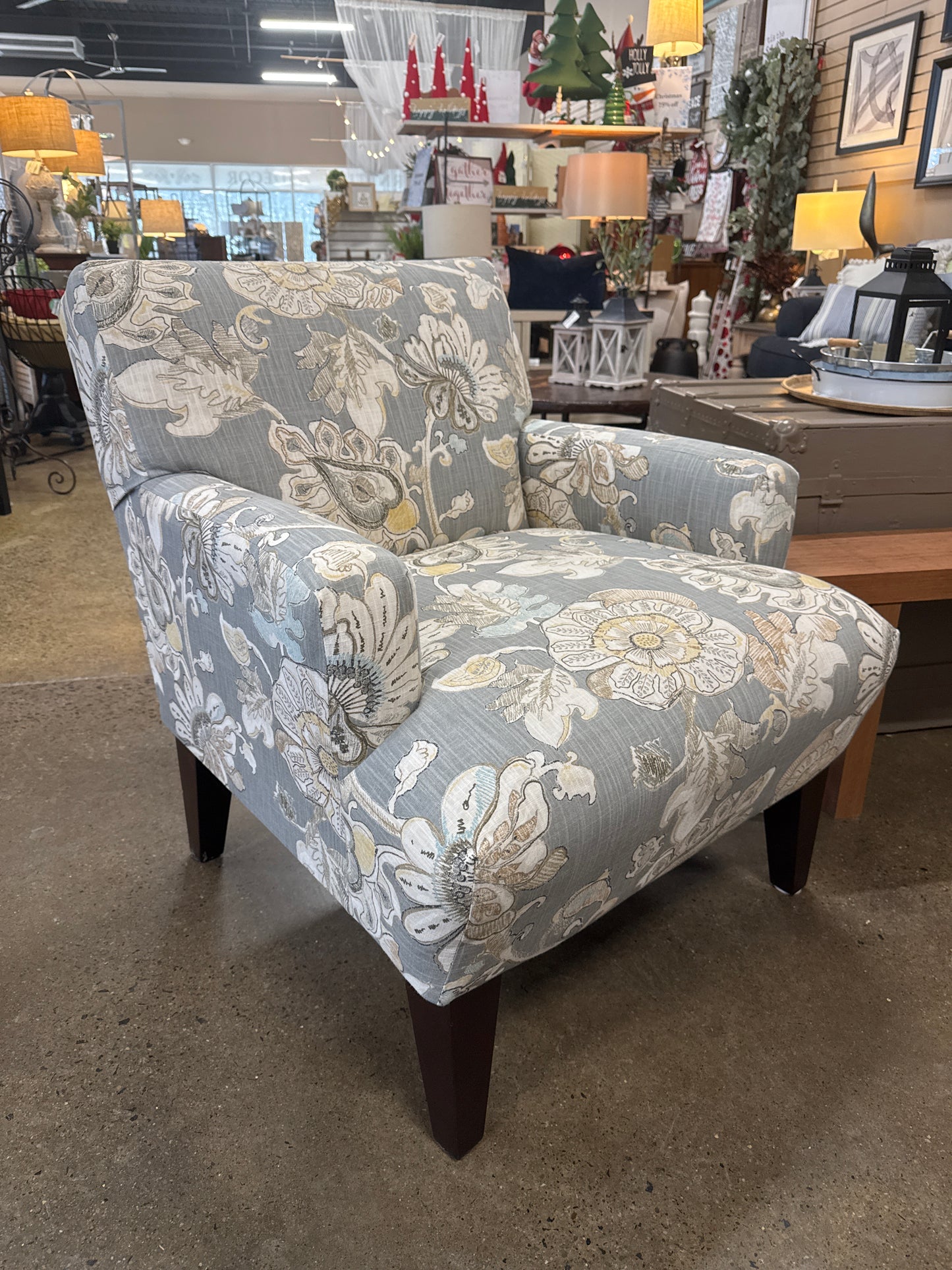Best Home Furnishings Randi Modern Club Chair