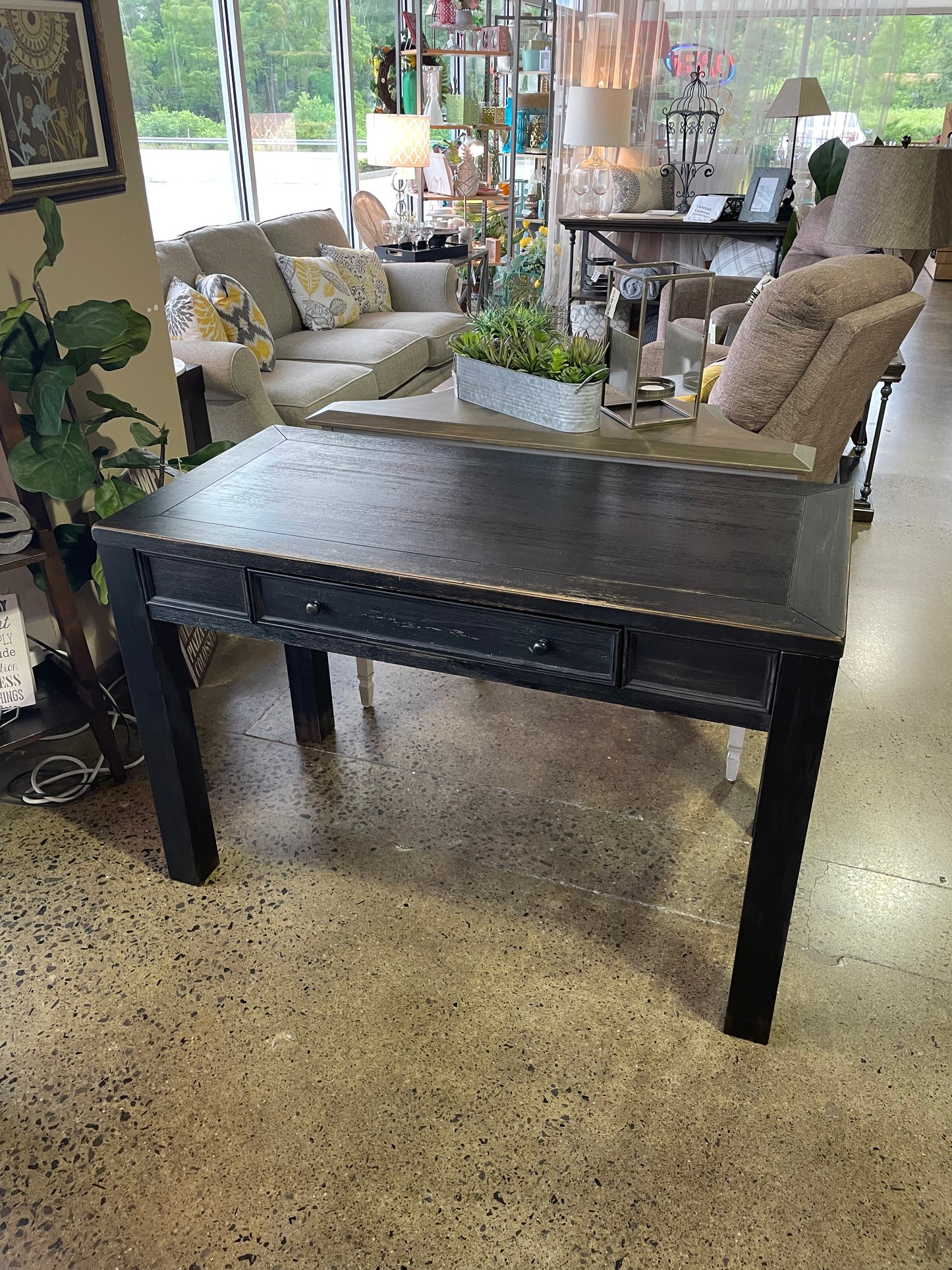 Black Desk