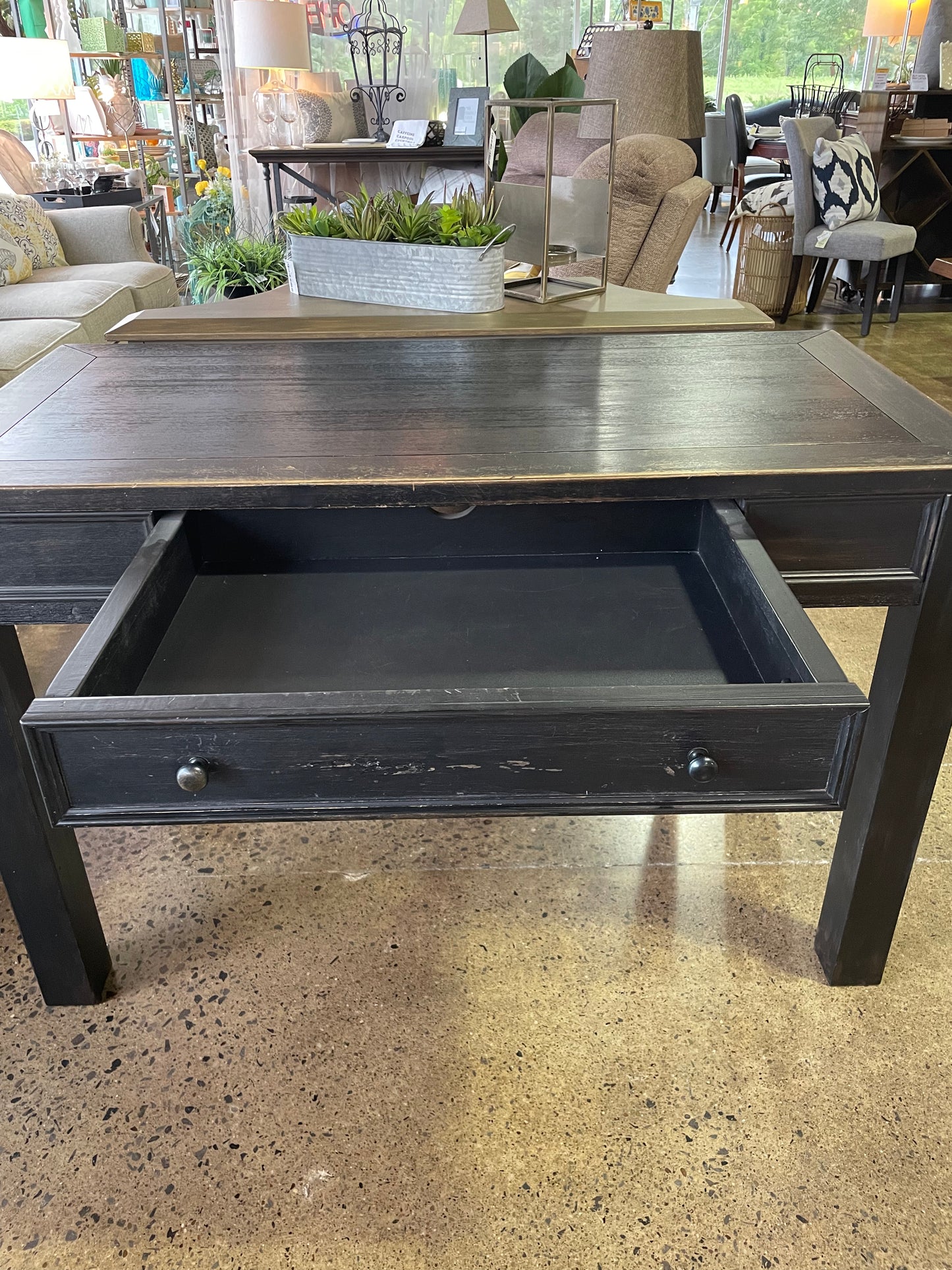 Black Desk