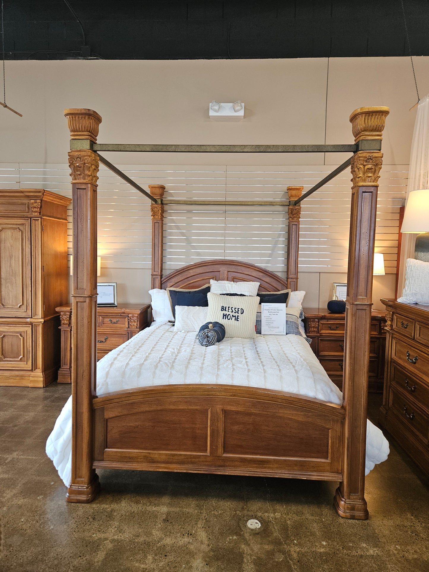 Hooker Poster Queen Bedroom Set