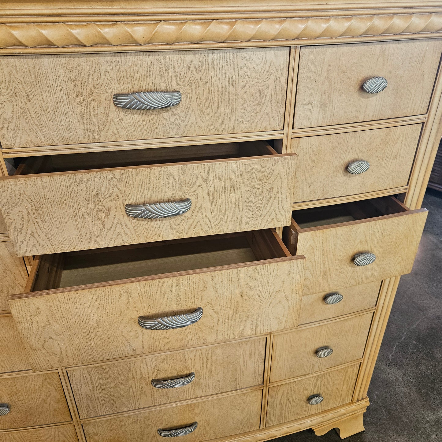 Mule 18 drawer chest
