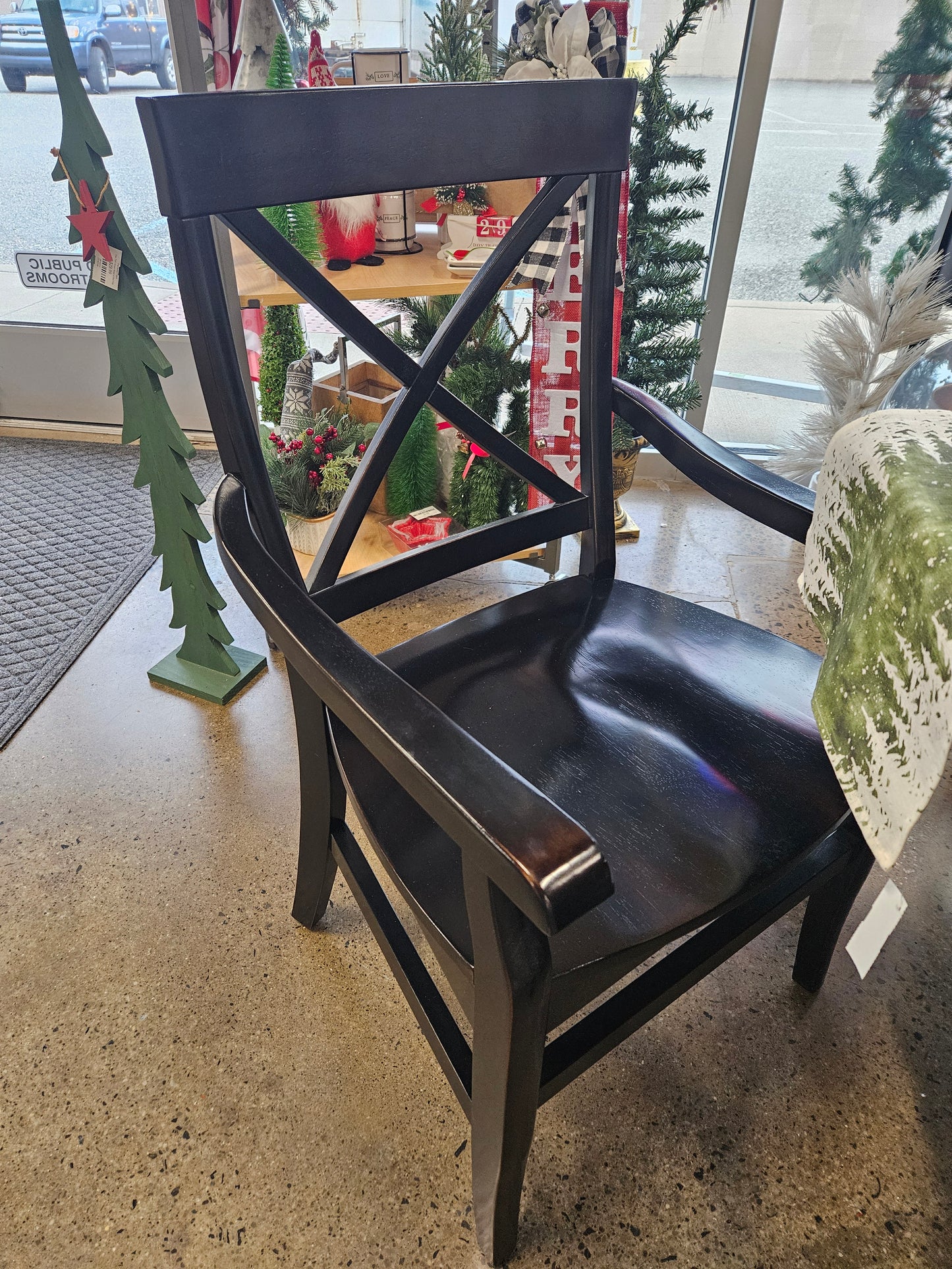Black dining set w/6 chairs and glass top