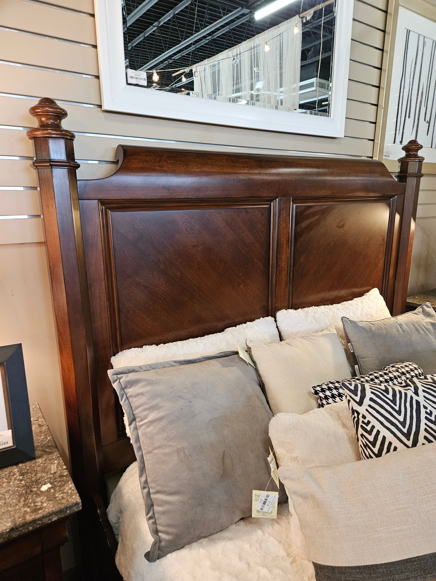 Stanley Queen Bed Set