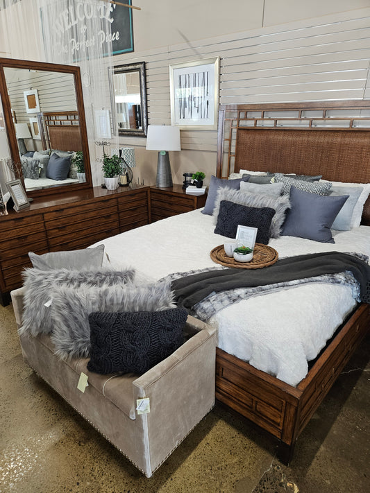 King Bedroom Tommy Bahama Set (5 pcs)