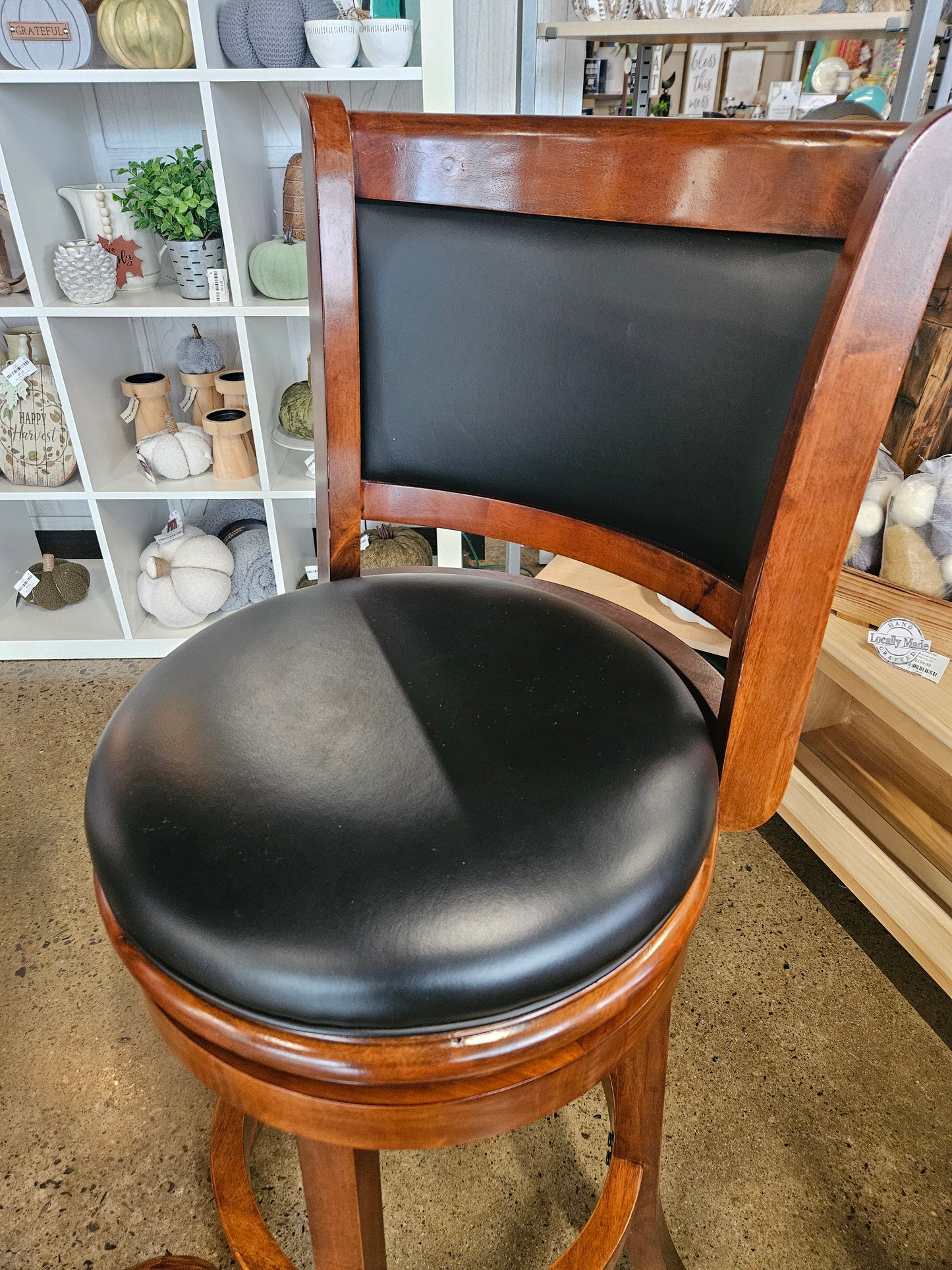 Pub Table w/2 swivel chairs