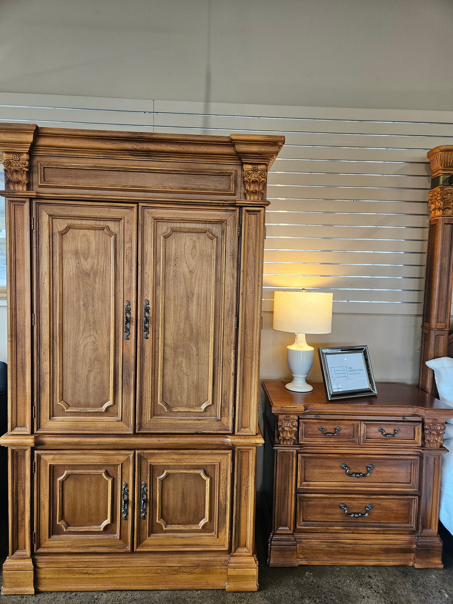 Hooker Poster Queen Bedroom Set