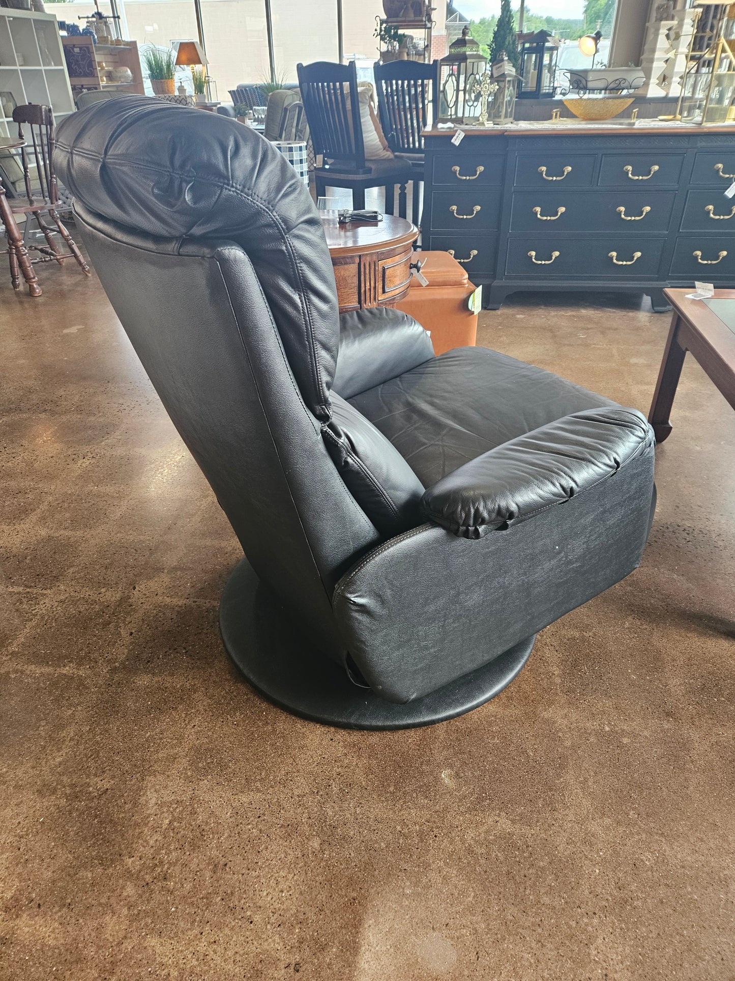 Dark blue/black leather push-back recliner