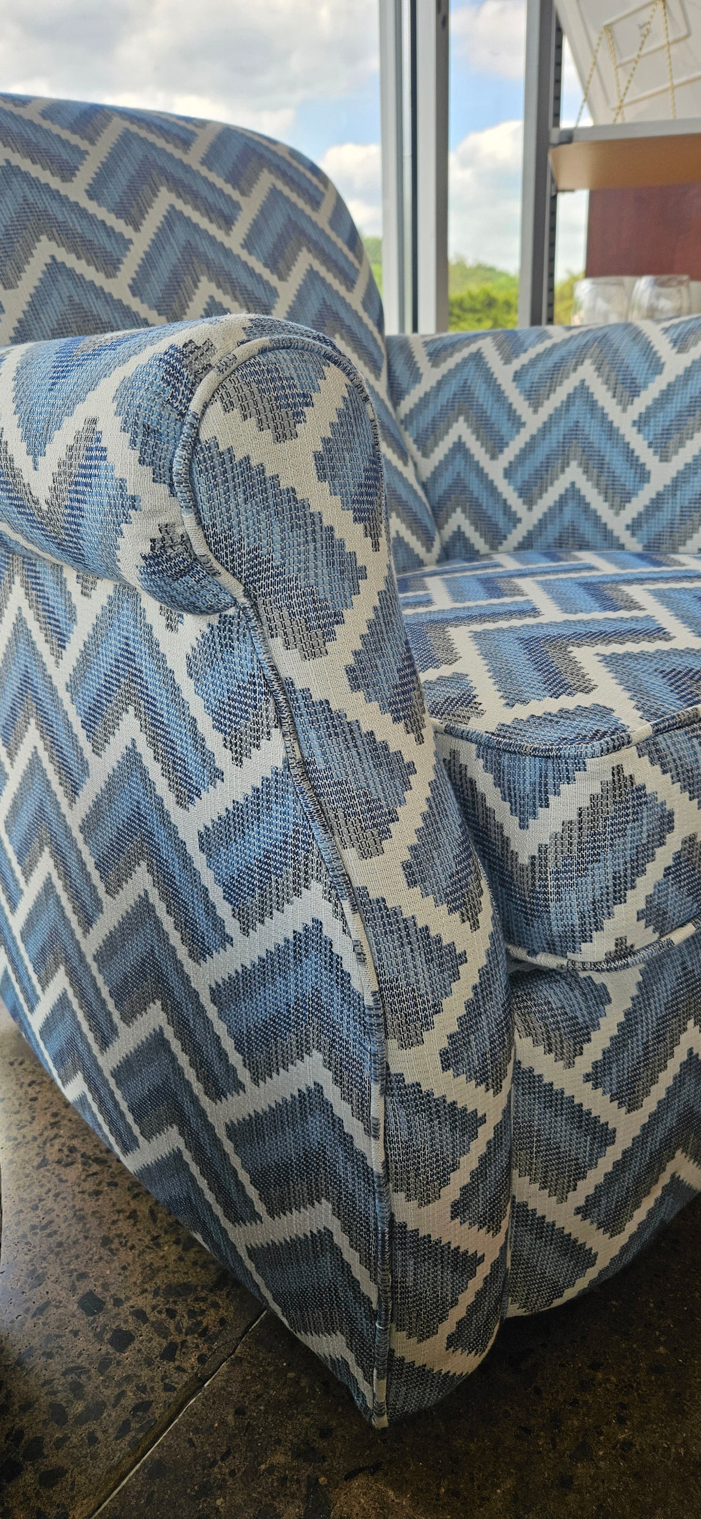 Flexsteel patterned swivel chair