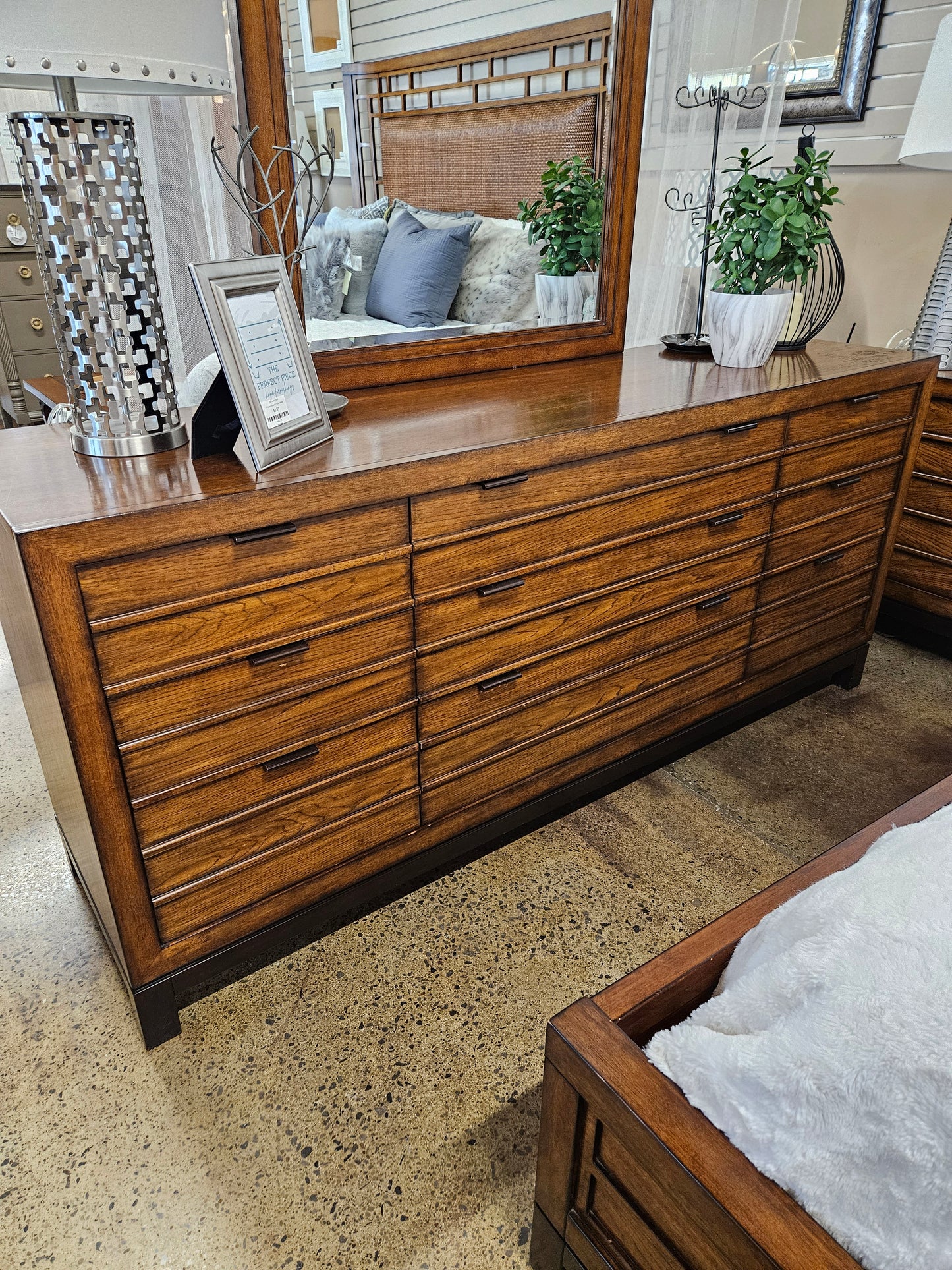 King Bedroom Tommy Bahama Set (5 pcs)