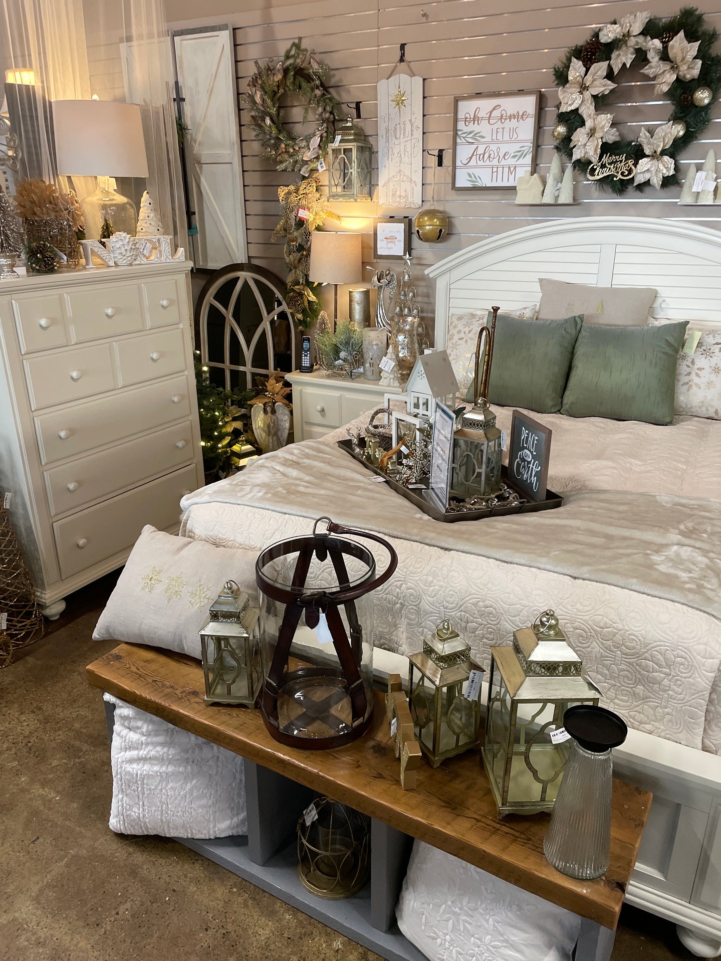 Cream Queen Bed Set (Bed, Chest, Nightstand)