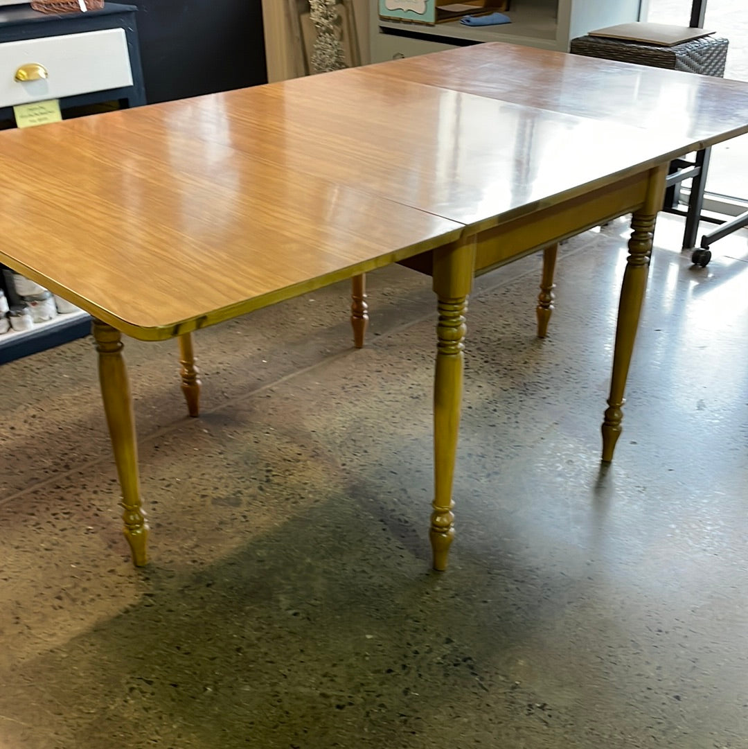 Drop leaf table