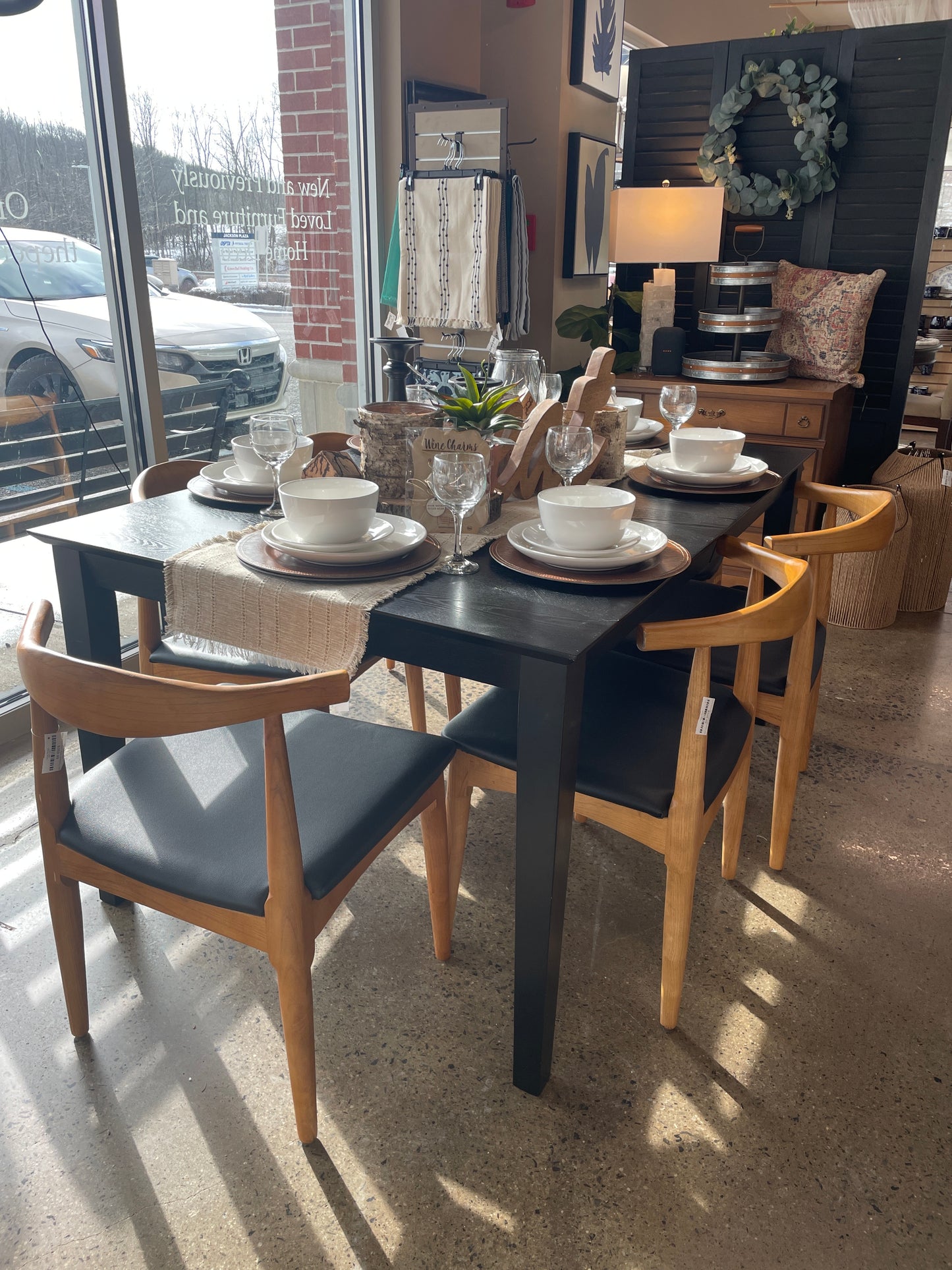 Black Dining Table w/leaf -MODEL HOME