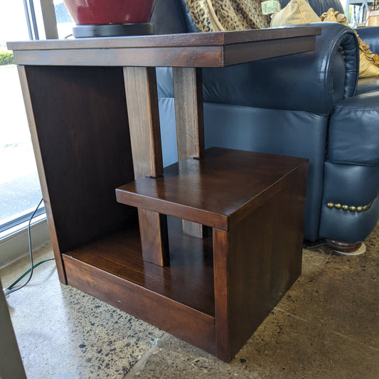 Pair of End Tables 22x18x25