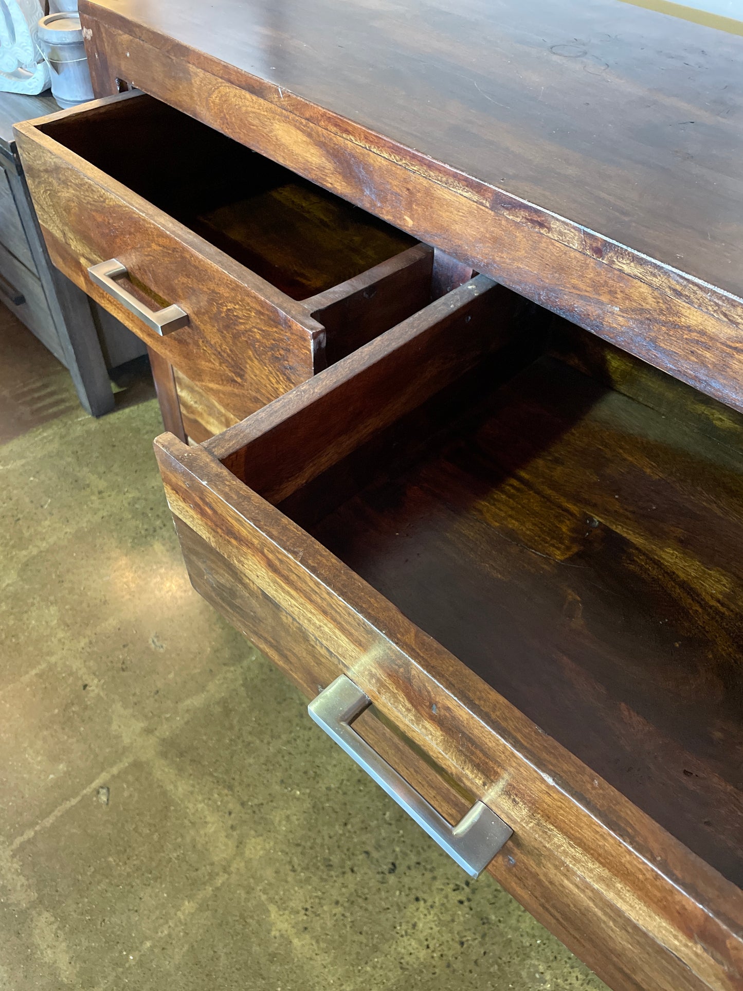 8 drawer chest with silver pulls