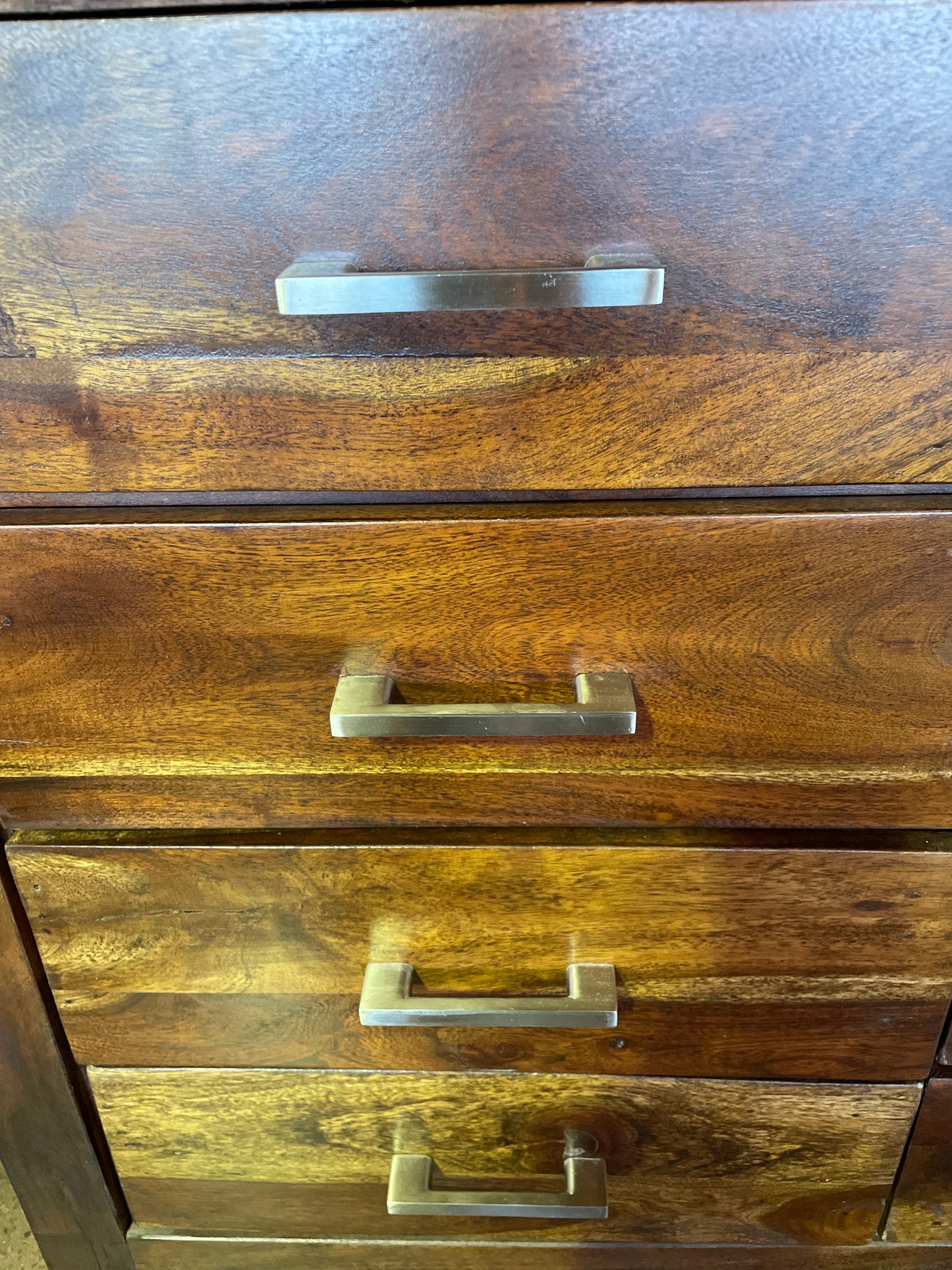 8 drawer chest with silver pulls