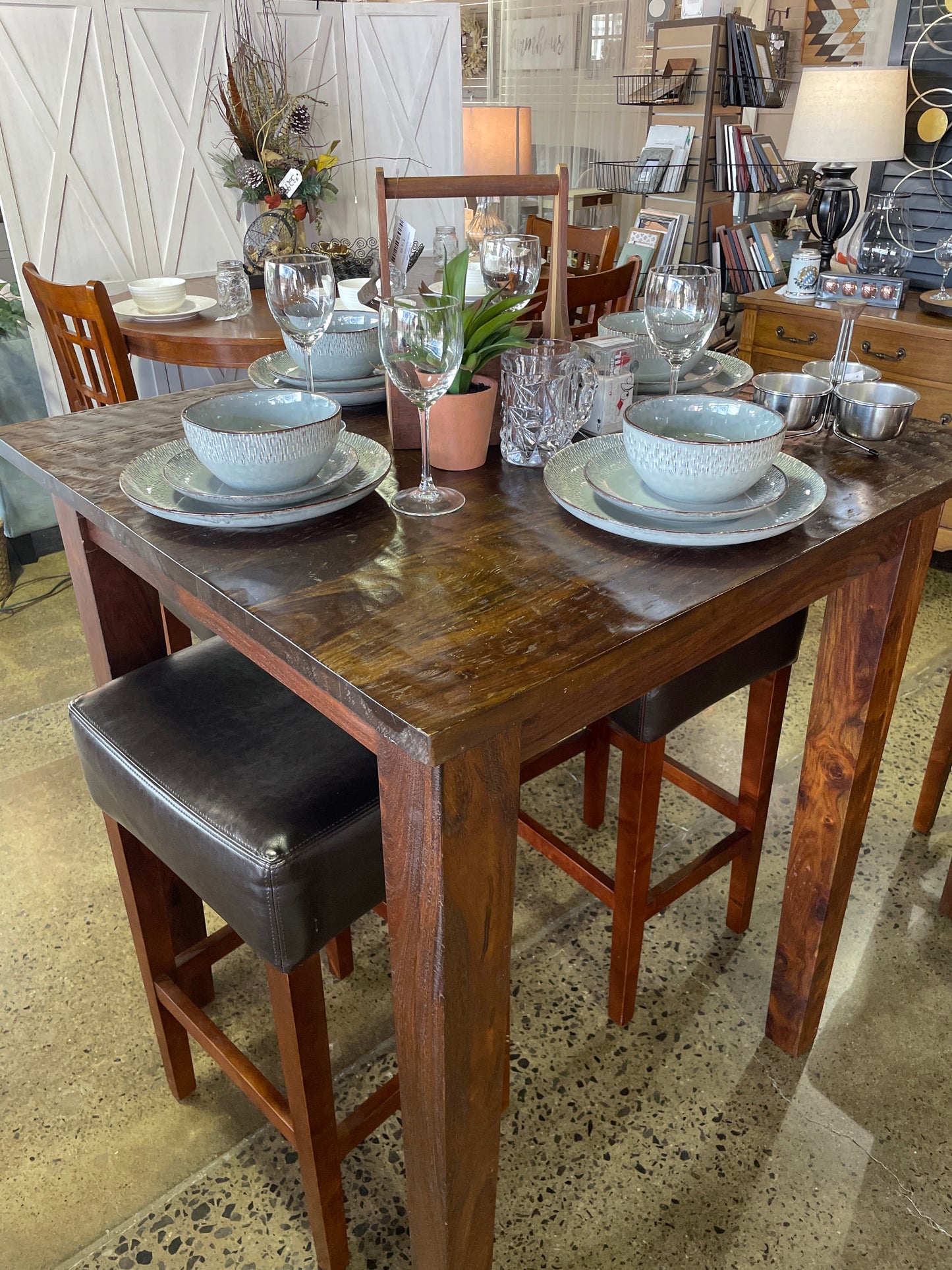 Tavern Table Set with 4 stools