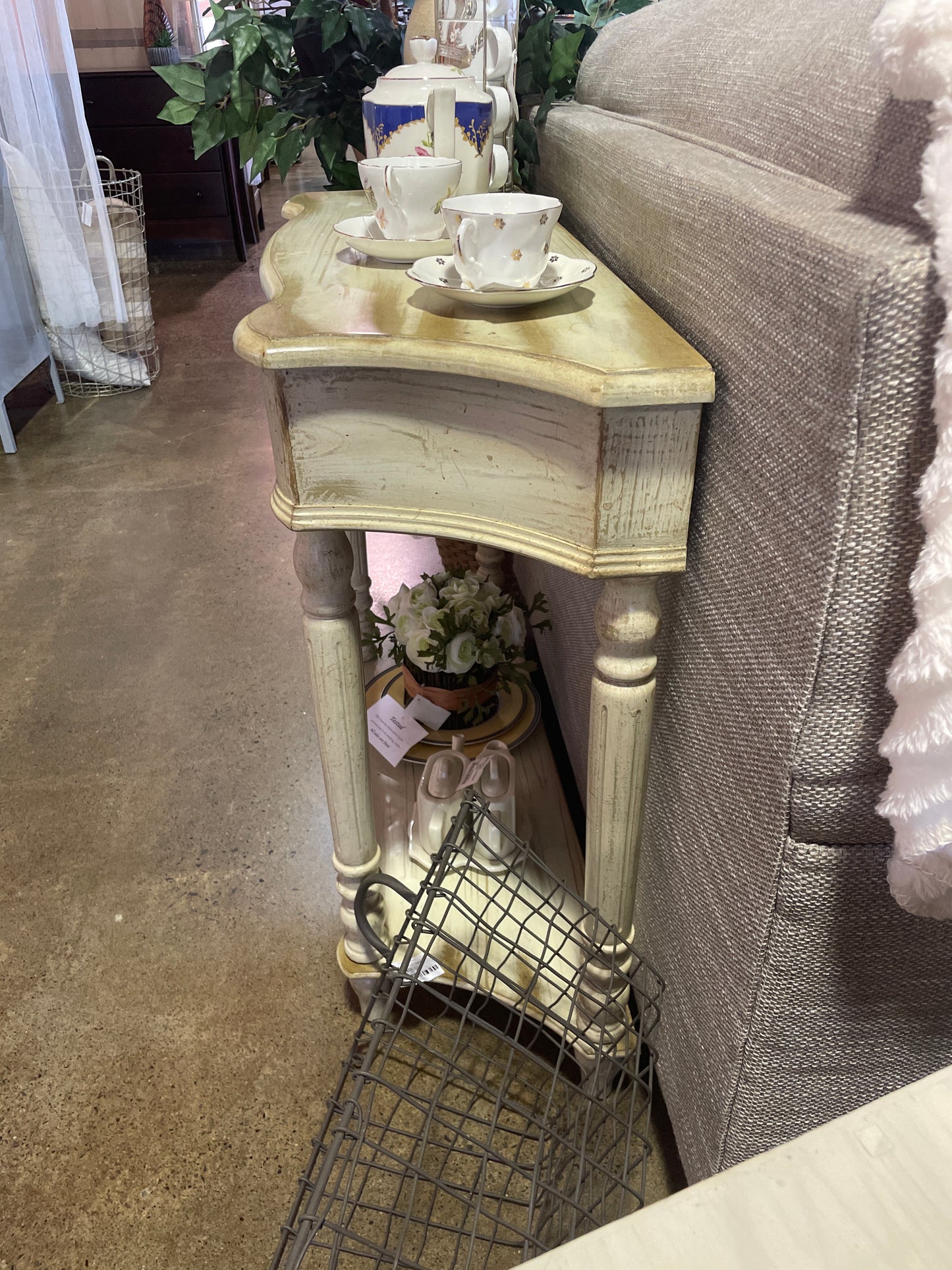 Shabby Chic Pre-Entry Way Table