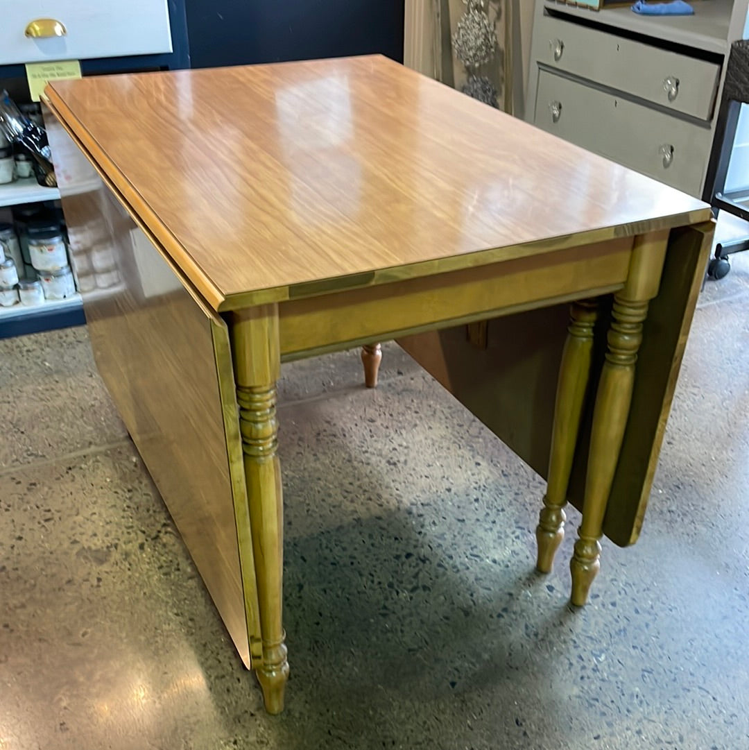 Drop leaf table