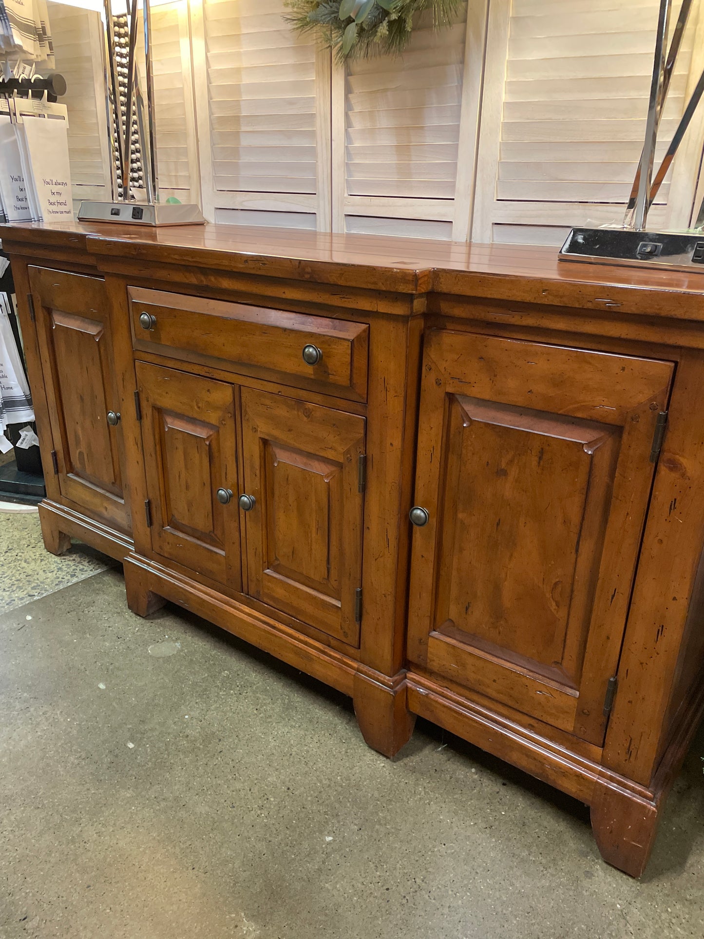 Broyhill Buffet with 4 doors