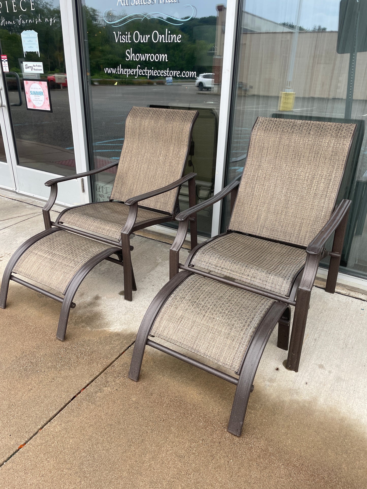 4pc Set Reclining Patio Chairs W/Ottomans