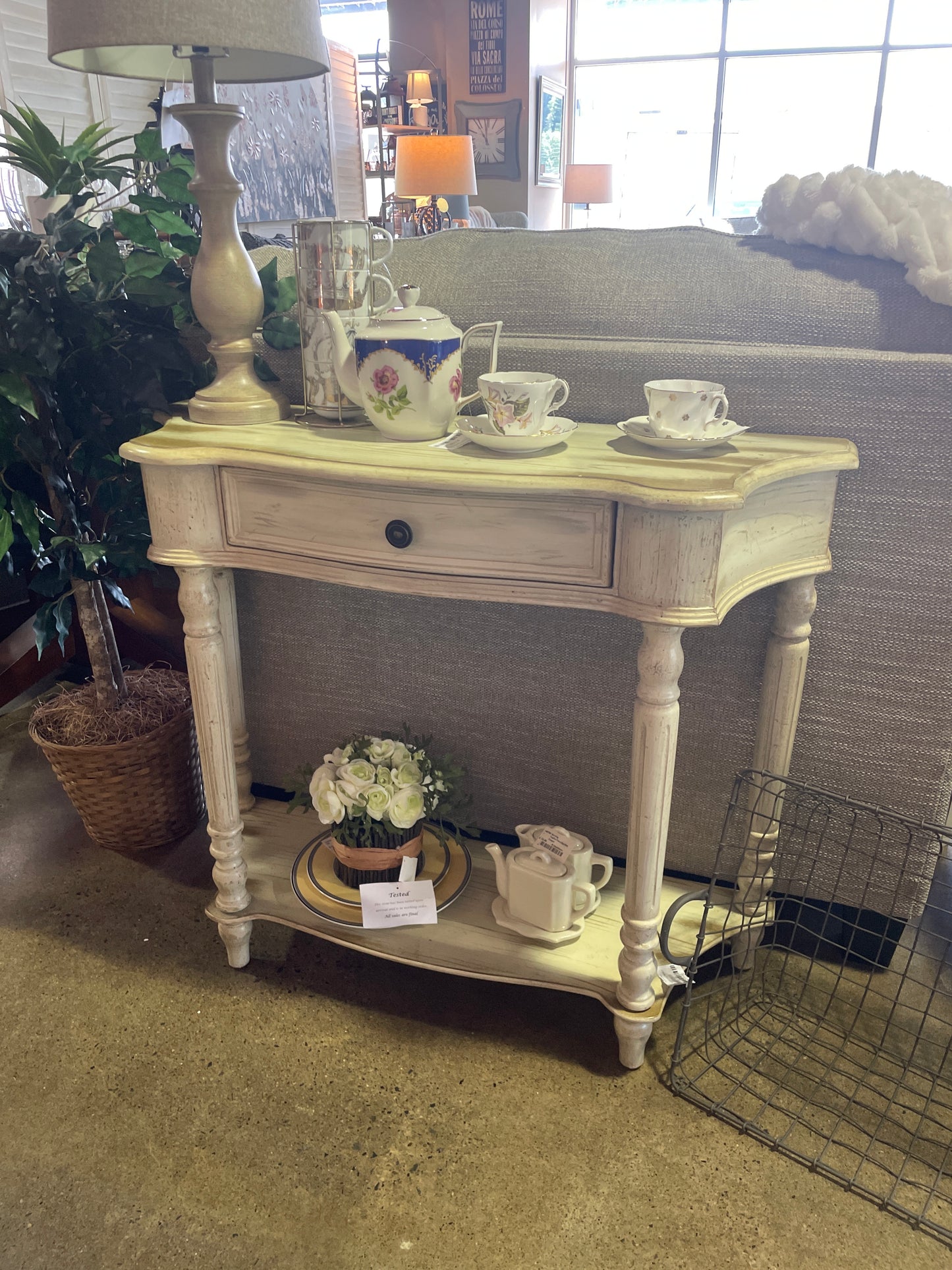 Shabby Chic Pre-Entry Way Table