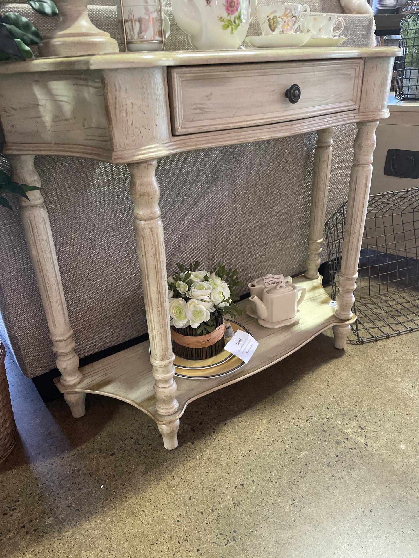 Shabby Chic Pre-Entry Way Table