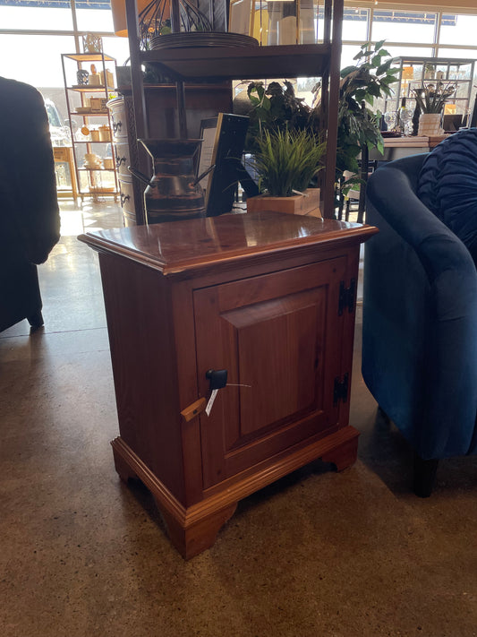 Pine End Table with black knob