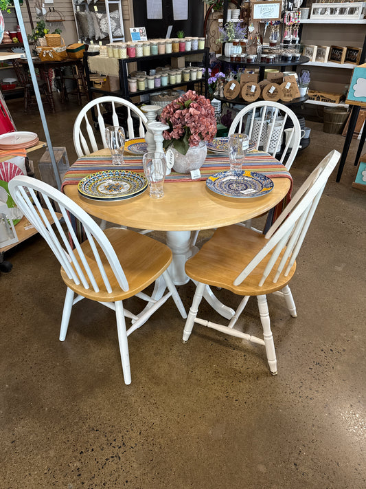 Table w/ 4 Chairs