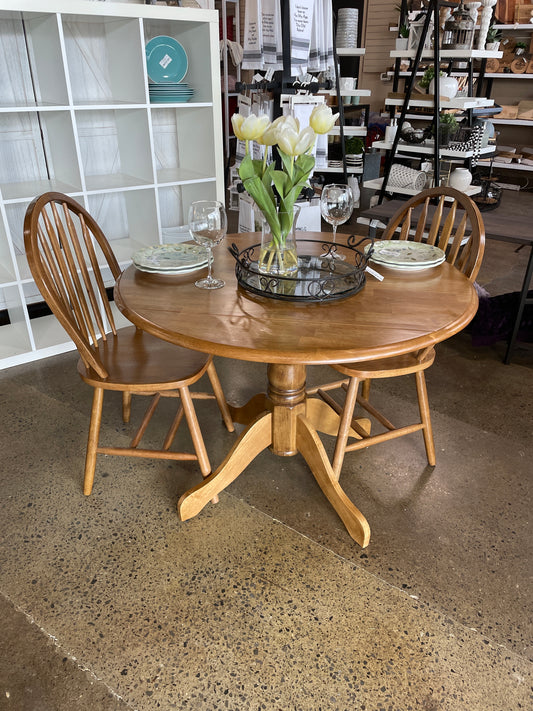 Oak Kitchen Table w/ 2 chairs