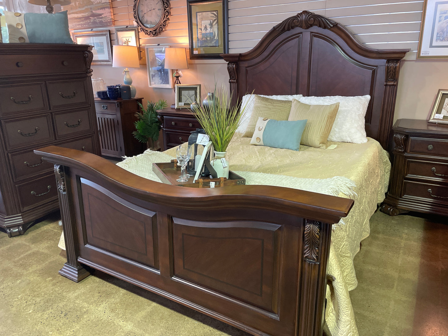 Broyhill Queen Bedroom Set