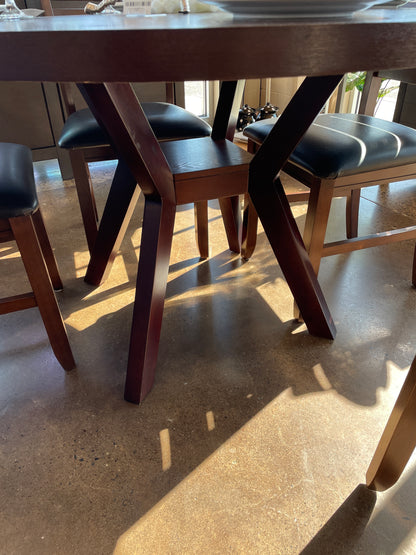 Round Table with 4 Chairs
