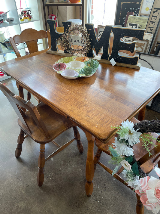 Kitchen table w/ 4 chairs