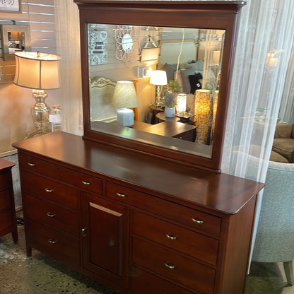 Kincaid dressed w/ mirror