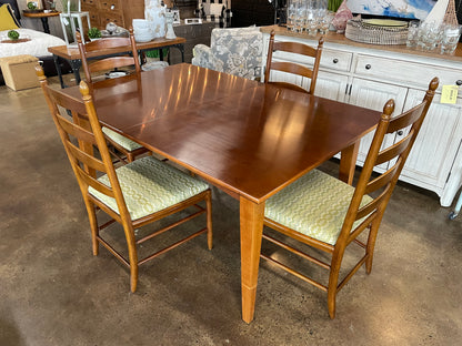Stanley Dining Set w/4 Chairs & 2 Leaves