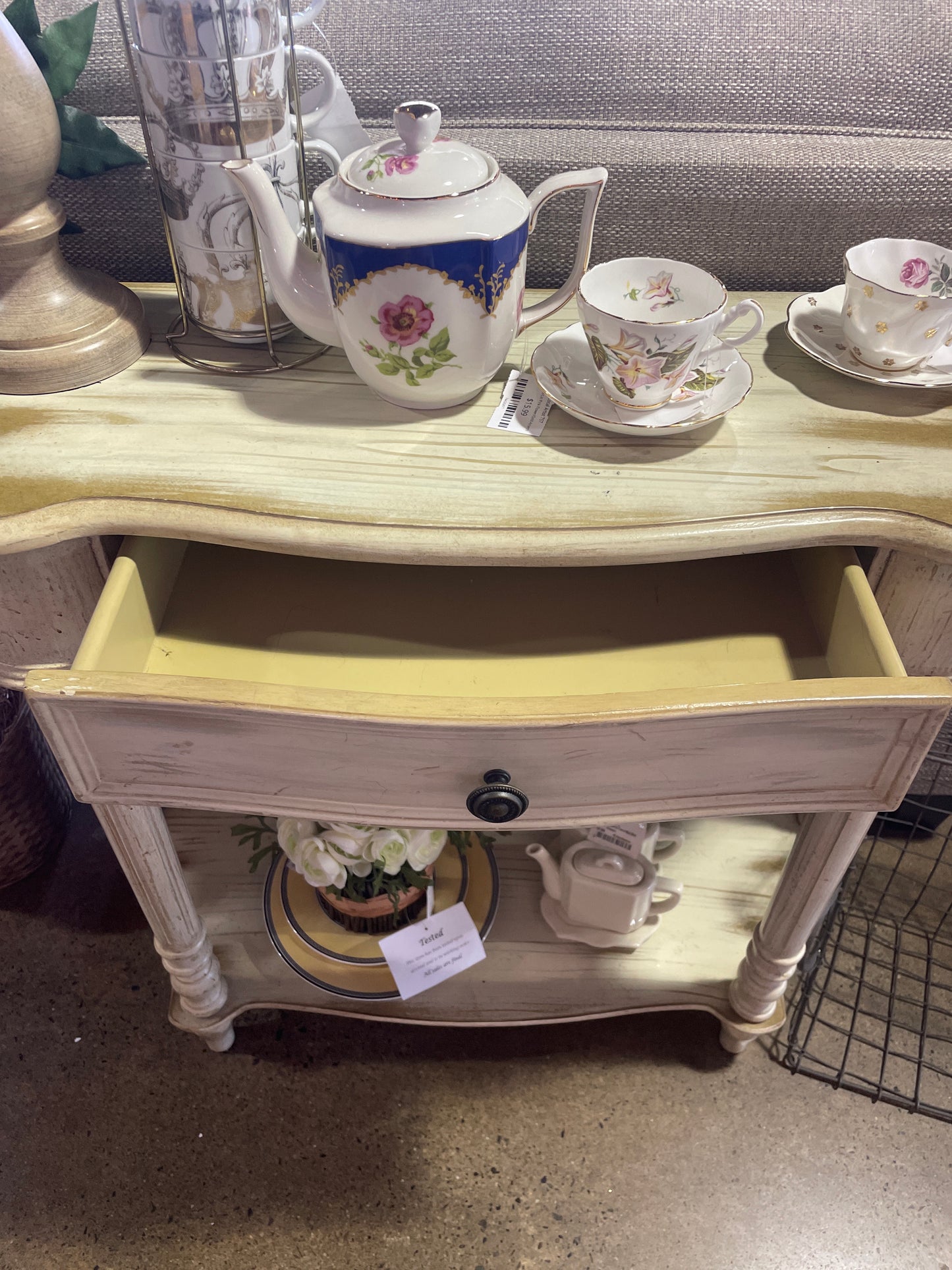 Shabby Chic Pre-Entry Way Table